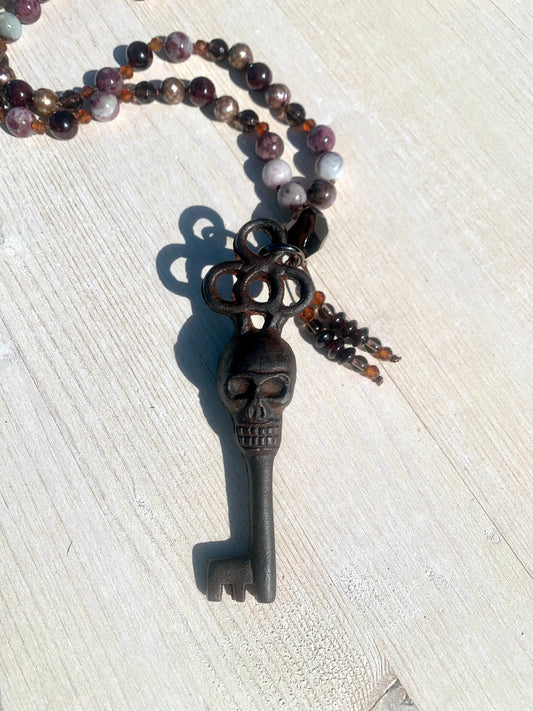 The Smokey Skull Necklace
